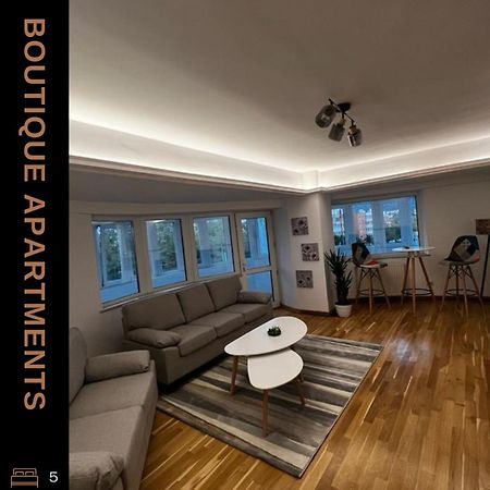 Boutique Apartments City Center Braşov Esterno foto